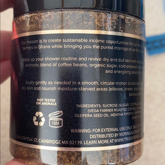 True Moringa rejuvenating body polish - Picture 2 of 2